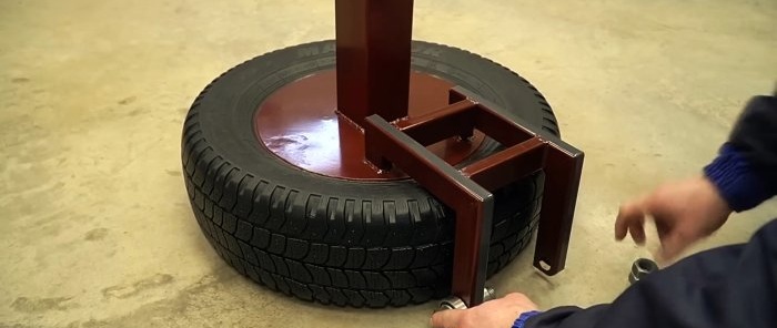 Ý tưởng tuyệt vời cho một chiếc vise di động được làm từ lốp ô tô cũ