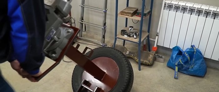 Skvělý nápad na mobilní svěrák vyrobený ze staré pneumatiky