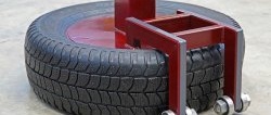 Excellente idée issue d'un vieux pneu de voiture : un étau mobile