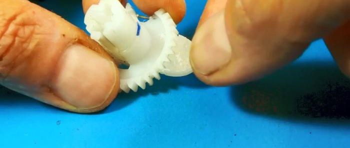 Как надеждно да поправите счупени пластмасови зъби на зъбни колела