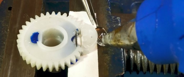 Hvordan reparere ødelagte tannhjulstenner i plast på en pålitelig måte