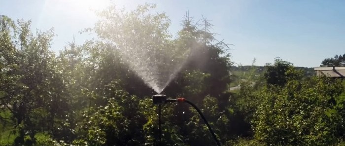 Sådan laver du en sprinkler til vanding af din have og køkkenhave. Den tilstopper ikke eller går i stykker.