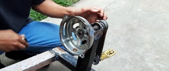 Cómo hacer una hormigonera manual con un barril de plástico.