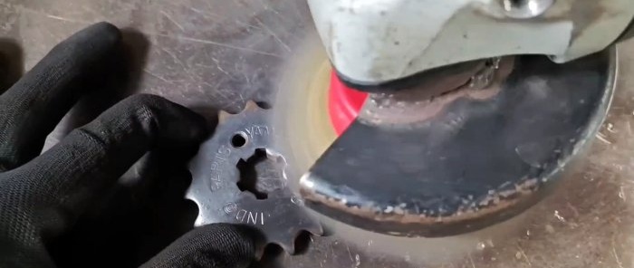 Cara membuat gerudi tangan mini daripada sepasang gear
