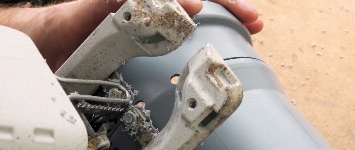 Un dispositiu de cèntim per tallar fàcilment canonades de PVC