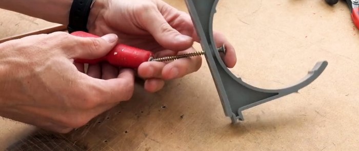 Un dispositiu de cèntim per tallar fàcilment canonades de PVC