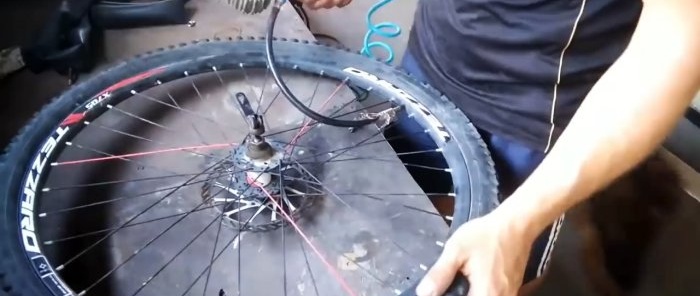 Lifehack על איך להגן על גלגלי אופניים מפני פנצ'רים