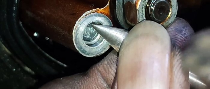 Com desenroscar un tac trencat sense perforar ni soldar i restaurar els fils danyats