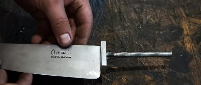 Hur man reparerar en kökskniv med ett trasigt skaft