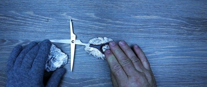 Paano ibalik ang isang plastic scissor ring sa pamamagitan ng paghahagis sa bahay