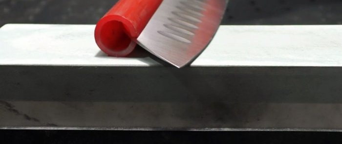 Der einfachste Weg, ein Messer ohne Vorkenntnisse oder Superschärfer zu einem Rasiermesser zu schärfen