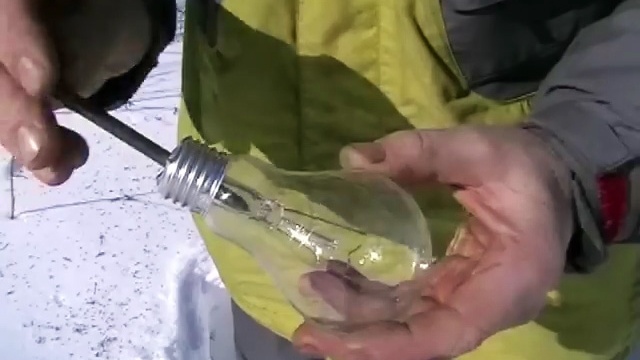 Hvordan lage bål med en lyspære