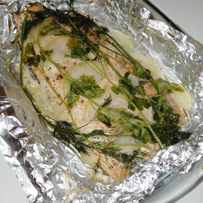How to prepare two dishes from pink salmon from one fish