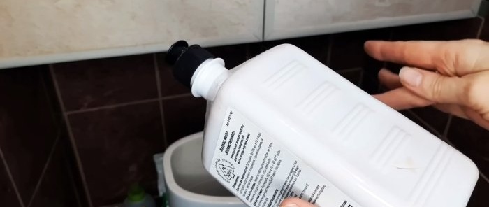 Hogyan távolítsuk el a meszet és a rozsdát a WC-tartályból pillanatok alatt