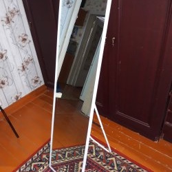 Cara memasang cermin lantai yang besar dengan harga yang minimum